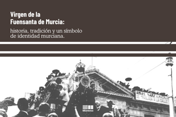 Virgen de la Fuensanta de Murcia durante una procesión rodeada de fieles